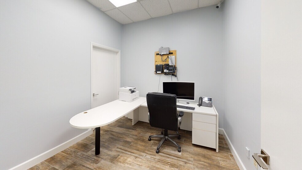 More Photos Of 109-115 Commerce St, Lake Mary Unknown For Lease