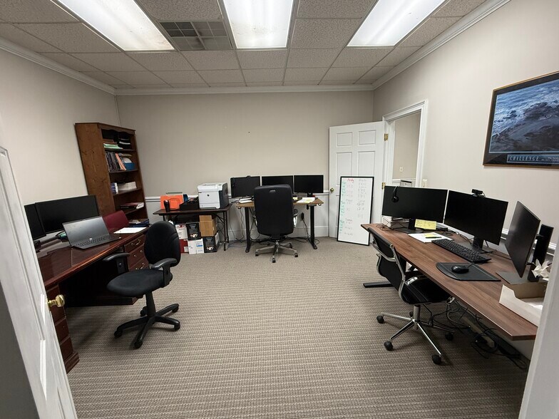 More Photos Of 150 N 9th St, West Columbia Office For Sale