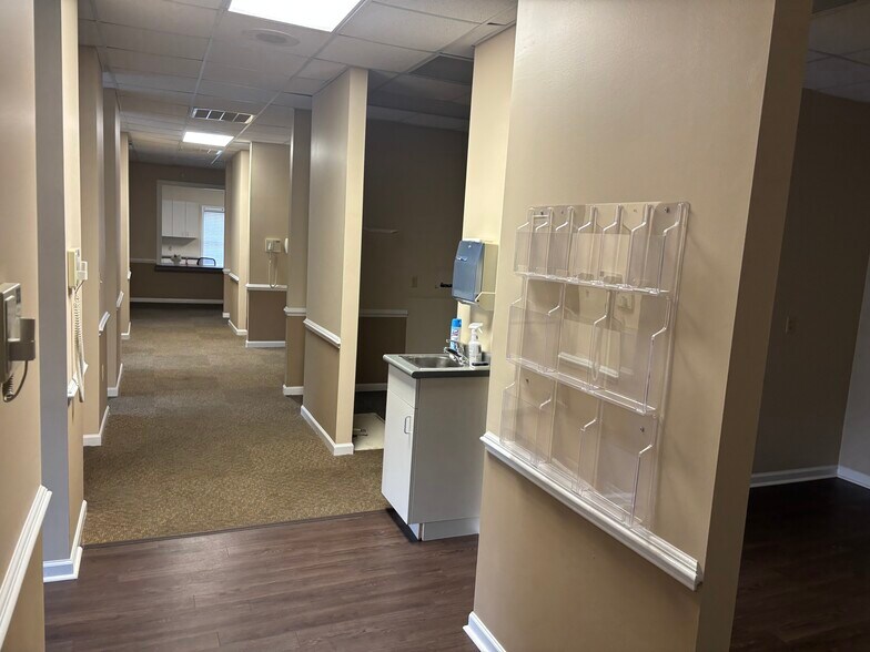 More Photos Of 1557 Lee Hwy, Staunton Office For Lease