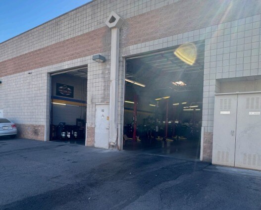 More Photos Of 875 N McQueen Rd, Gilbert Showroom For Lease