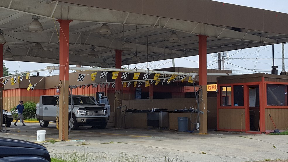 More Photos Of 9 Pass Rd, Gulfport Carwash For Sale