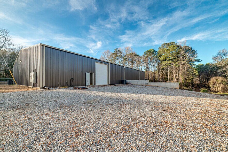 More Photos Of 881 Barnetts Bridge Rd, Jackson Light Distribution For Sale