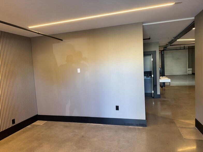 More Photos Of 4125 Market St, Ventura Light Manufacturing For Sale