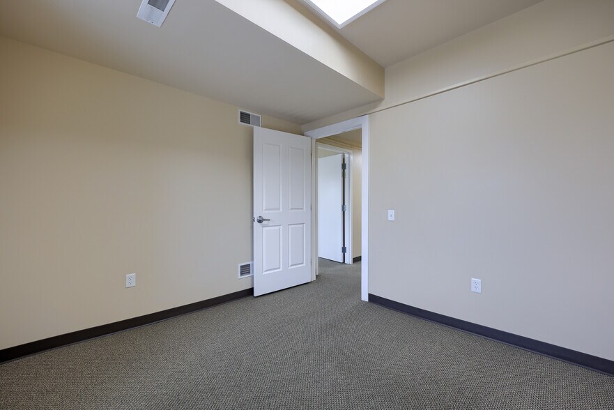 More Photos Of 390 E Main St, Ephrata Office For Sale