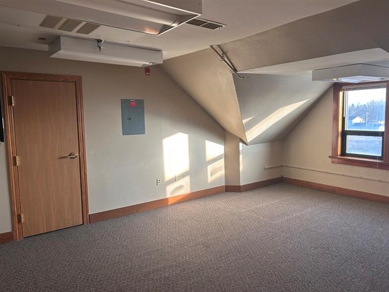 More Photos Of 100 N Krohn Pl, Sioux Falls Office For Lease