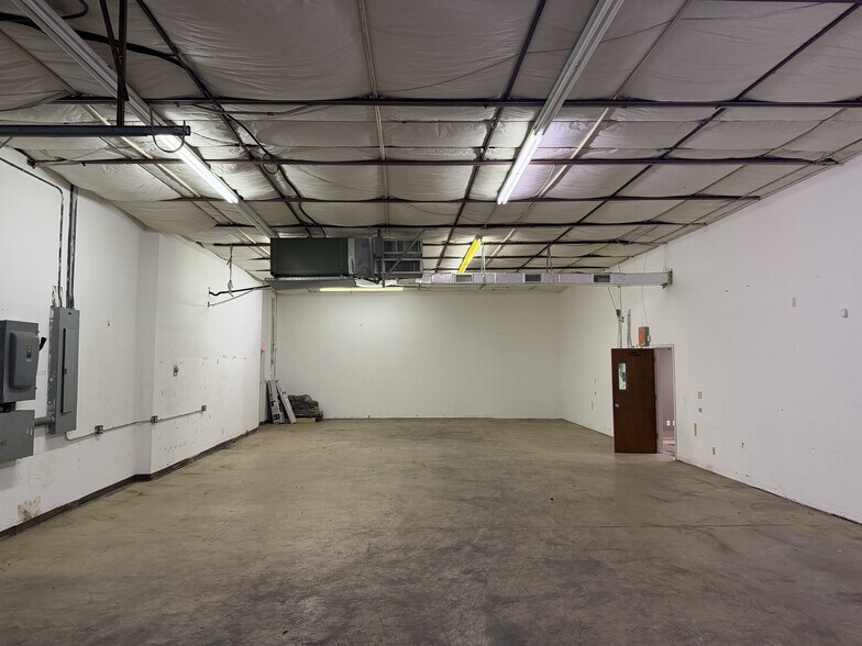 More Photos Of 9225 Ulmerton Rd, Largo Light Manufacturing For Sale