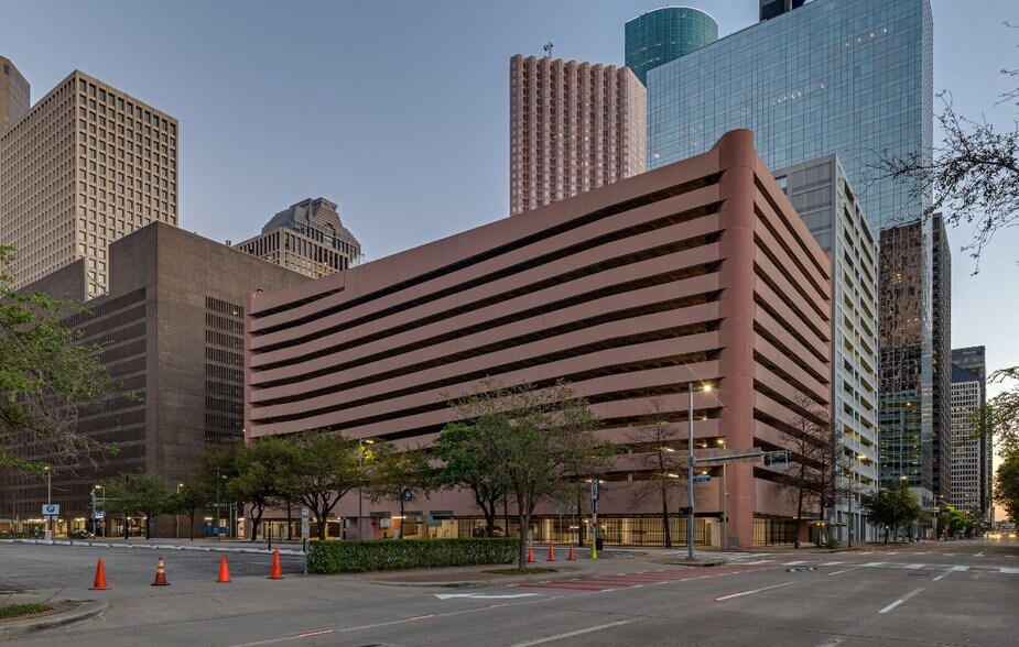 More Photos Of 1415 Louisiana St, Houston Office For Sale