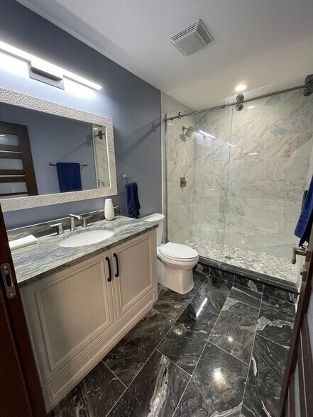 More Photos Of 2220 Ferry Rd, Naperville Showroom For Sale