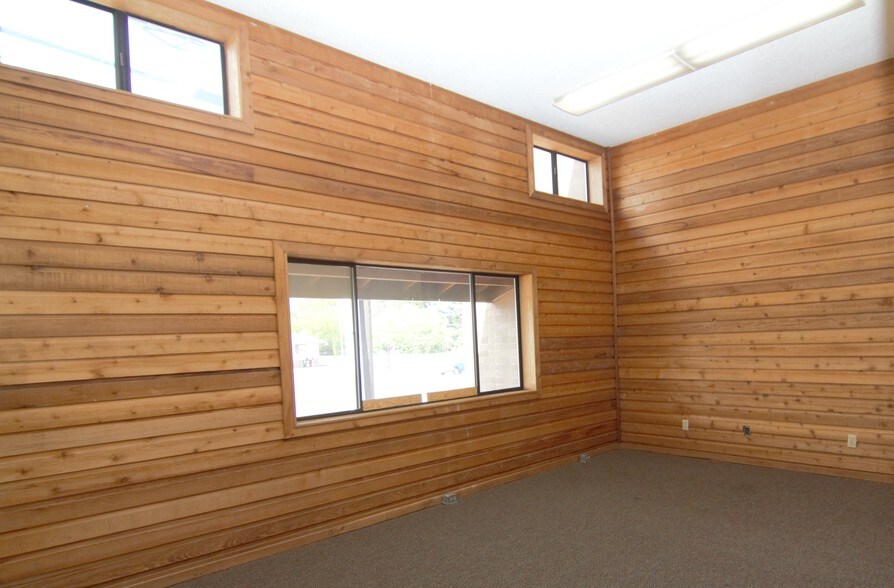More Photos Of 1900 N 99 Hwy, Mcminnville Loft Creative Space For Lease