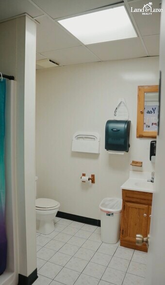 More Photos Of 1203 S Houston Ave, Humble Light Distribution For Sale