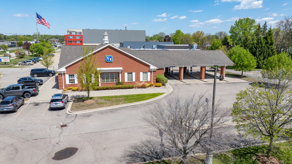 More Photos Of 3754 Rochester Rd, Troy Bank For Lease