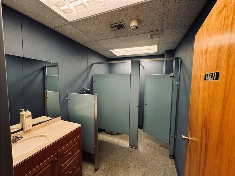 More Photos Of 292 Waterman Ave, Smithfield Office For Sale