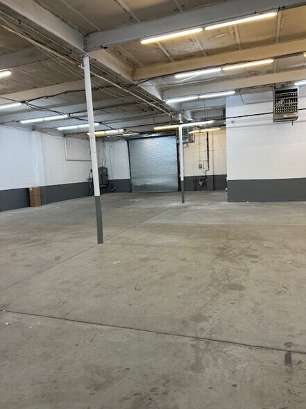 More Photos Of 70 Gazza Blvd, Farmingdale Warehouse For Lease