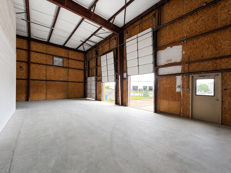More Photos Of 3508 Wellsite Dr, Norman Distribution For Sale