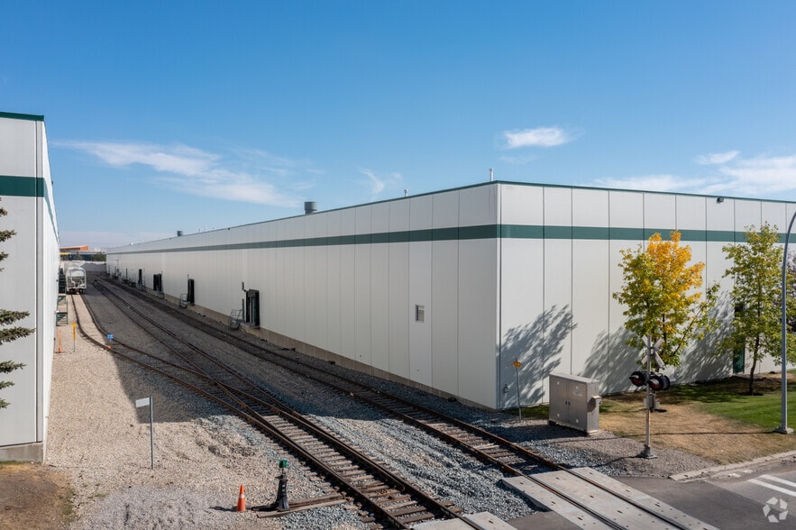 More Photos Of 4990-5160 68th Ave SE, Calgary Distribution For Lease