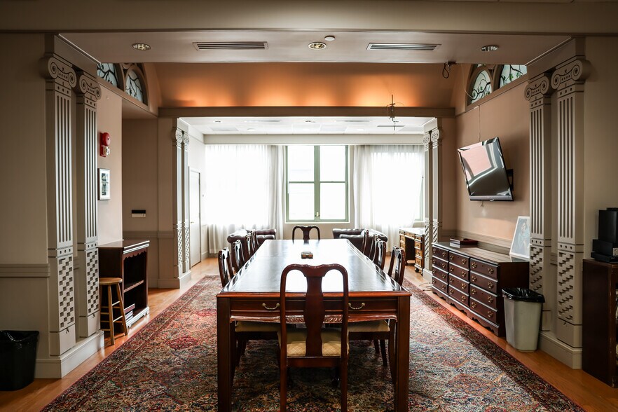 More Photos Of 228 7th St SE, Washington Office For Sale