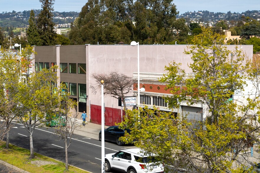 More Photos Of 3050-3052 Broadway, Oakland Storefront For Sale