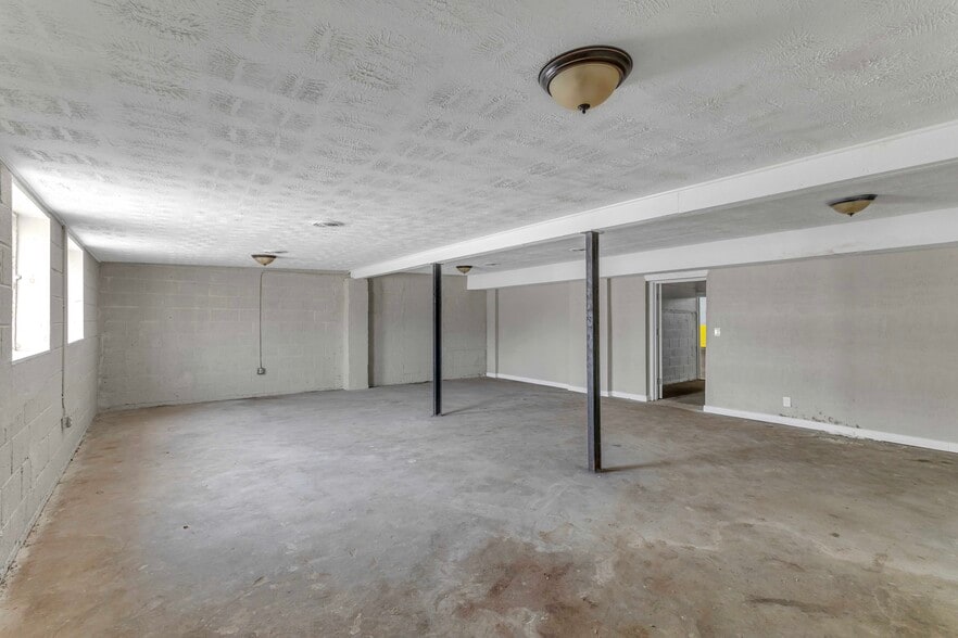 More Photos Of 7424 Bessemer Ave, Cleveland Warehouse For Sale