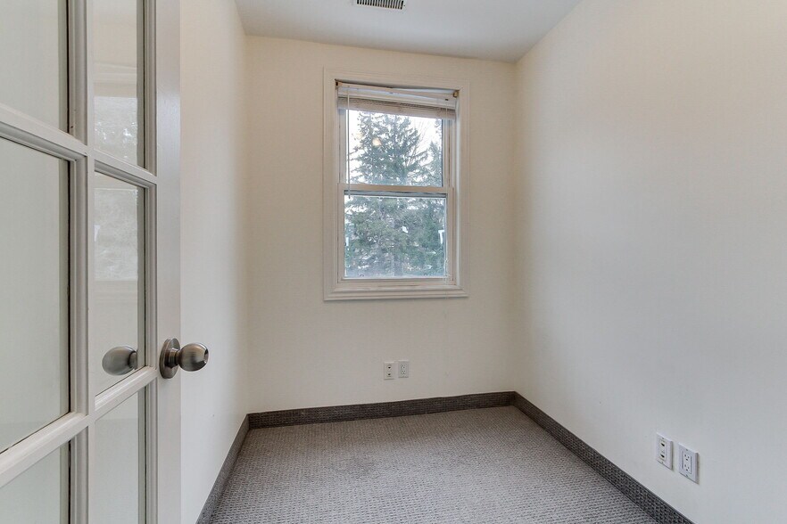 More Photos Of 187 Finch Ave W, Toronto Office Residential For Sale