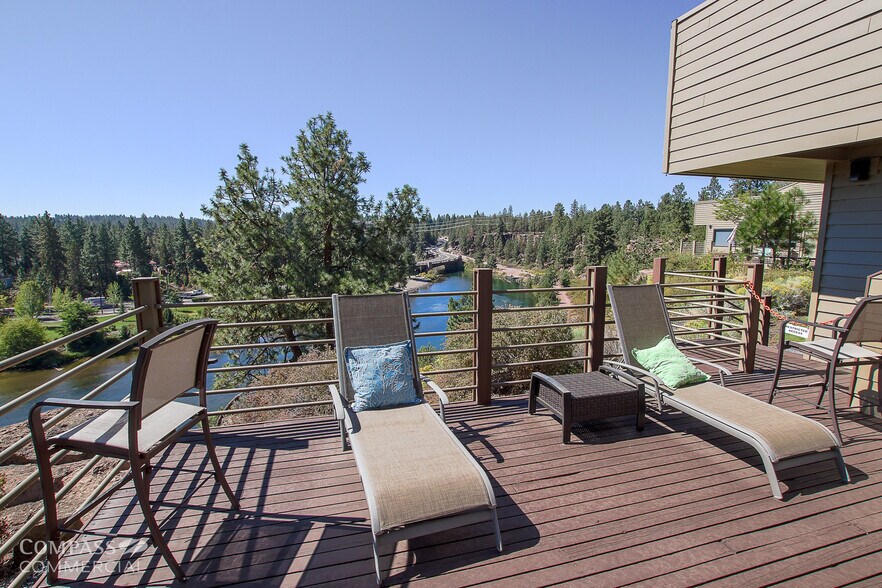 More Photos Of 1001 SW Disk Dr, Bend Office For Lease