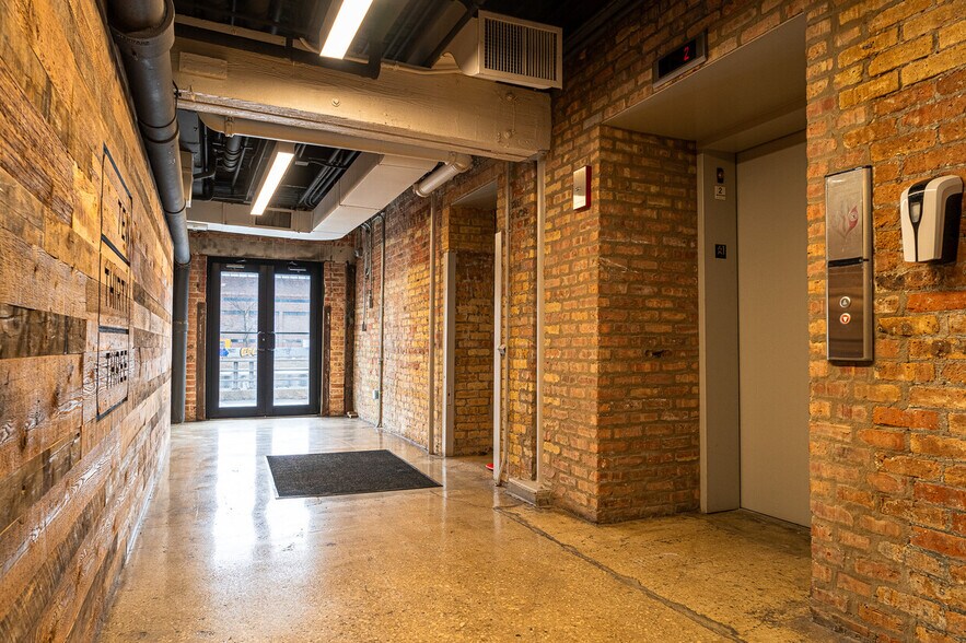More Photos Of 1033 W Van Buren St, Chicago Loft Creative Space For Sale