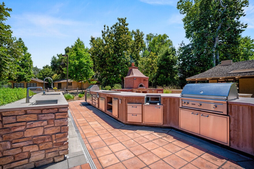 More Photos Of 80 Willow Rd, Menlo Park Office For Lease