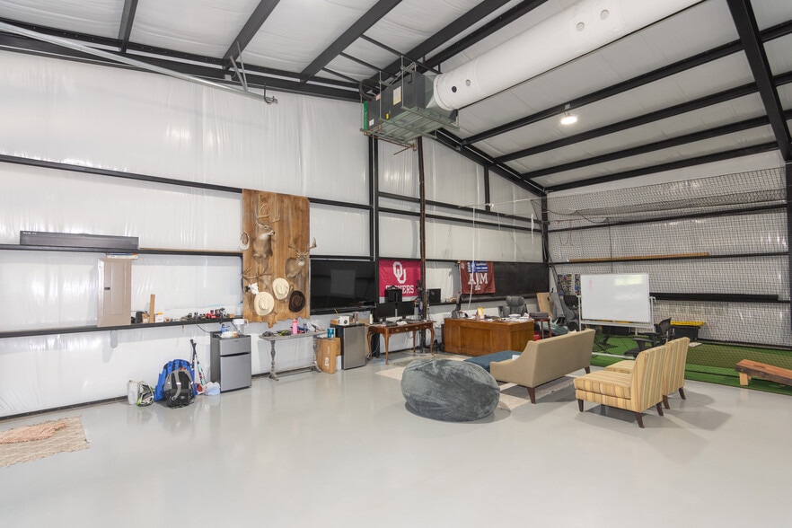 More Photos Of 322 Logan Ranch Rd, Georgetown Specialty For Lease