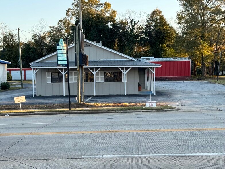 More Photos Of 109 Broad St, Hawkinsville Restaurant For Sale