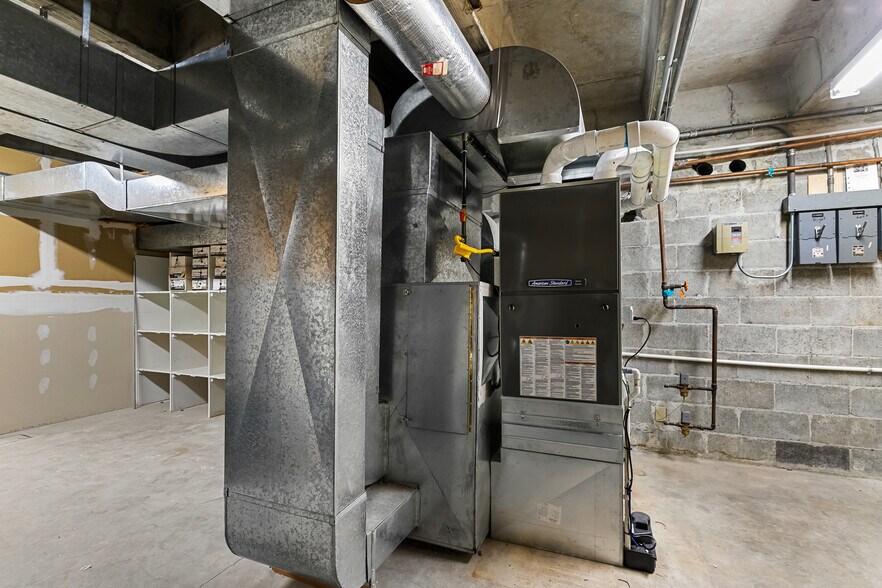 More Photos Of 1501 Cornwall Ave, Bellingham Bank For Sale