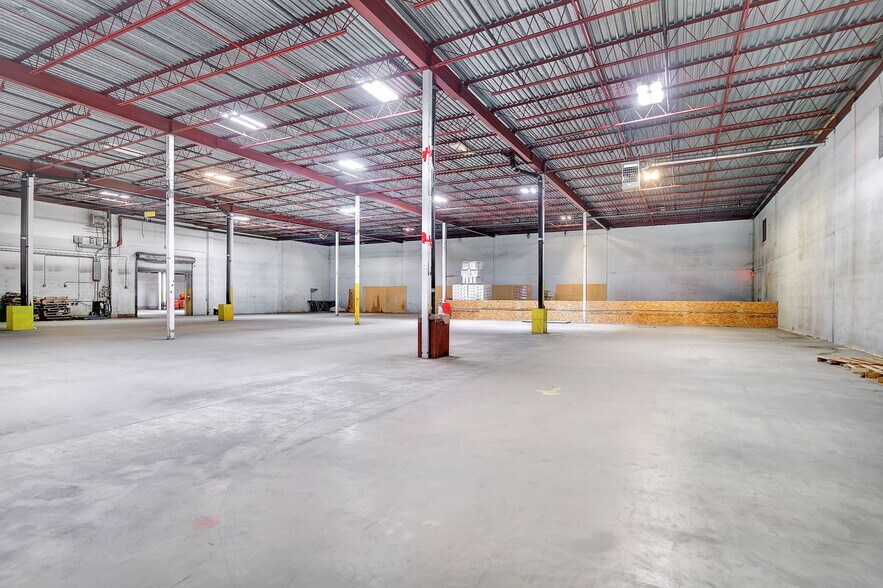 More Photos Of 8530 Av 8e, Montréal Warehouse For Lease