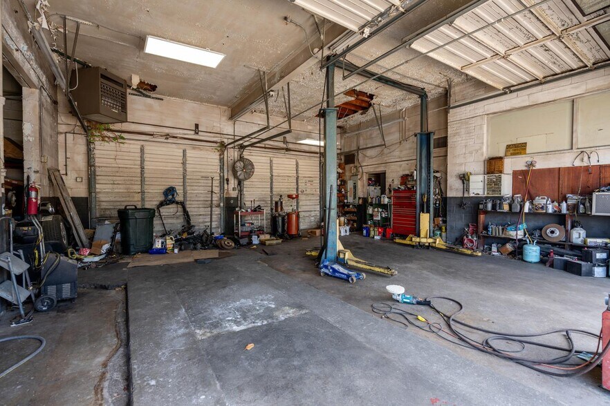 More Photos Of 522 NE Roswell St, Marietta Auto Repair For Sale