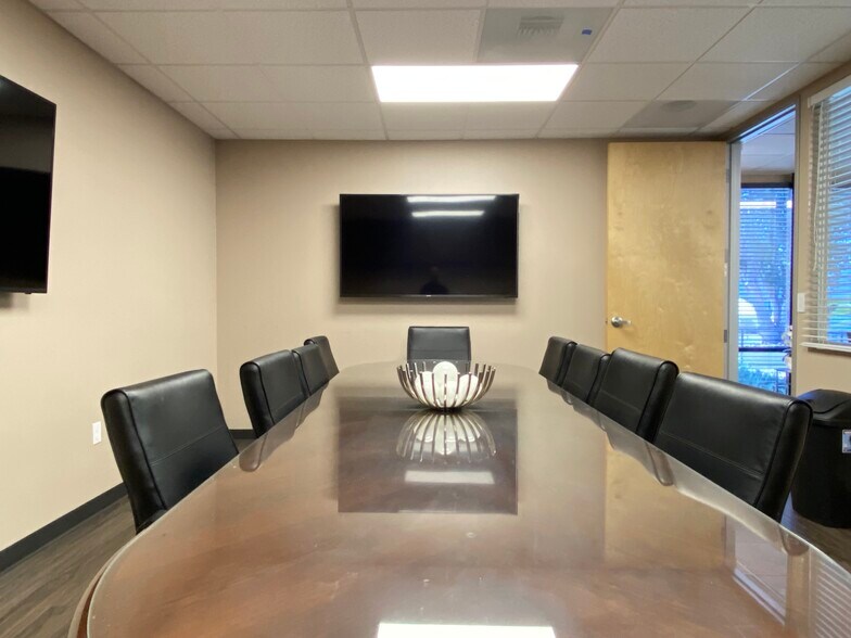 More Photos Of 7964 Arjons Dr, San Diego Light Manufacturing For Lease