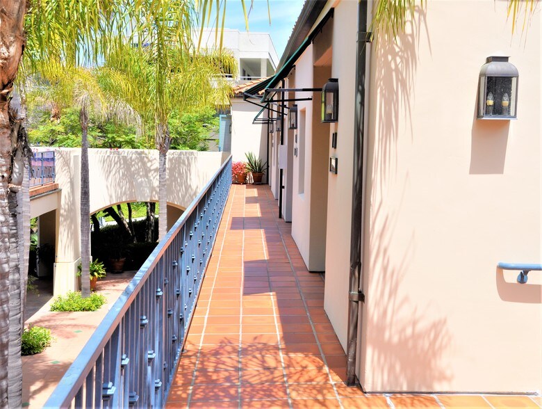 More Photos Of 550 Silver Spur Rd, Rancho Palos Verdes Office For Lease