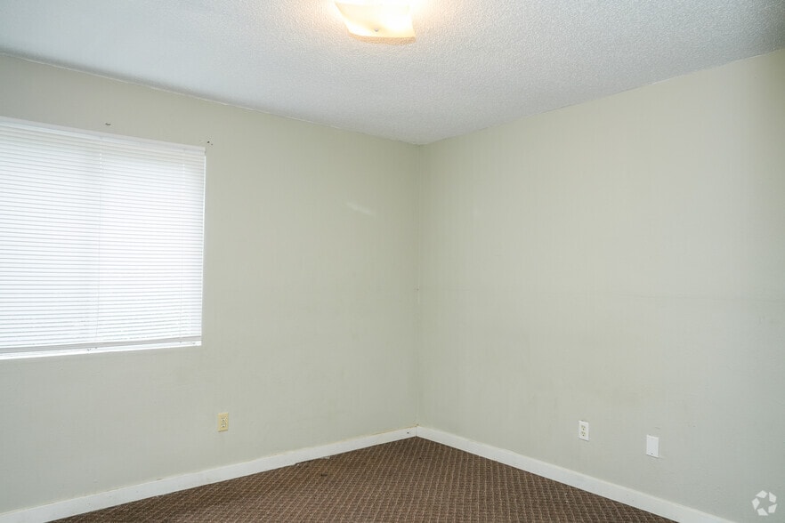 More Photos Of 1605 N West St, Jackson Apartments For Sale