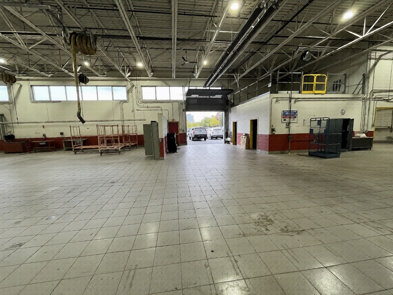 More Photos Of 4040 Rue Jean-Talon O, Montréal Flex For Lease
