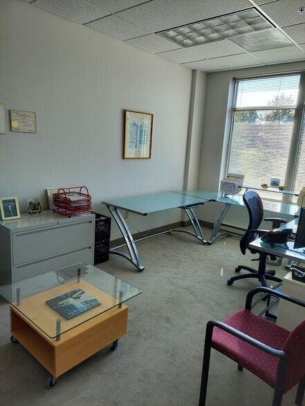 More Photos Of 21351 Gentry Dr, Sterling Office For Lease