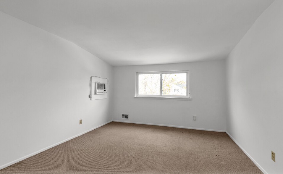 More Photos Of 2461 Merrick Ave, Merrick Medical For Sale