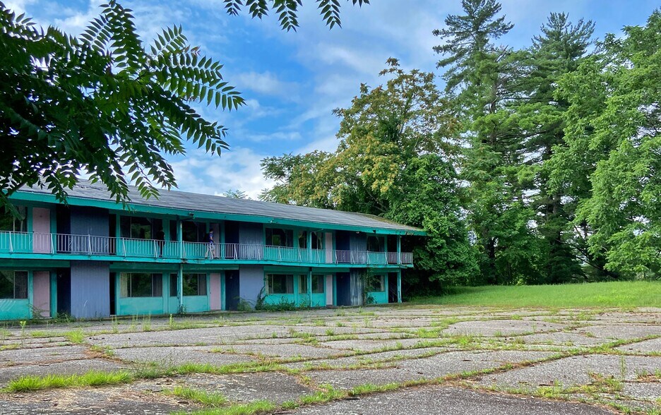 More Photos Of 175 S Main St, Ellenville Hotel For Sale