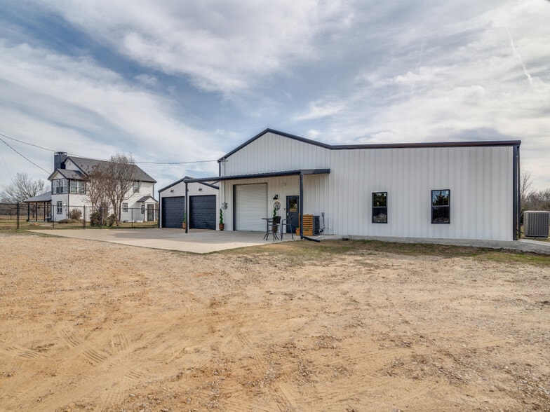 More Photos Of 1840 County Road 4309 N, Greenville Flex For Sale