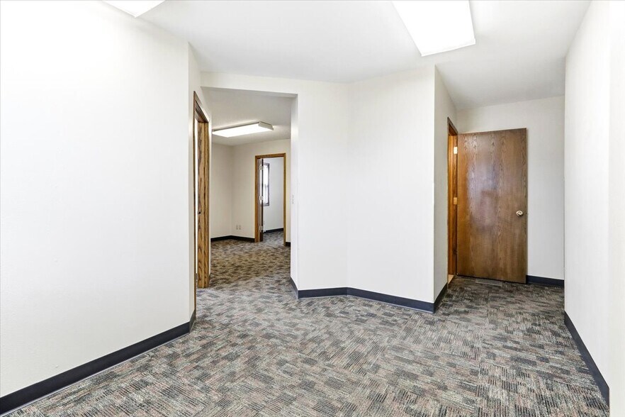 More Photos Of 1910 7th St S, Wisconsin Rapids Office For Sale