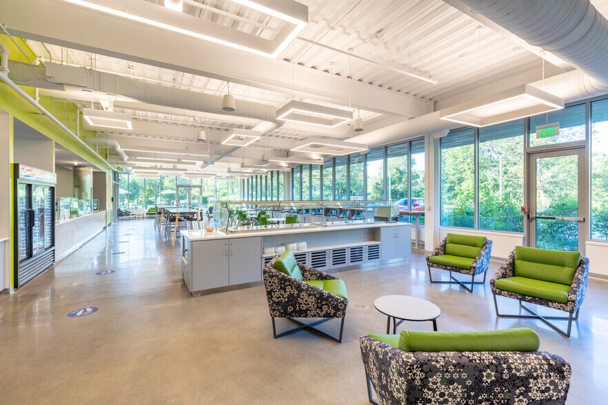 More Photos Of 10 New England Business Ctr, Andover Office For Lease