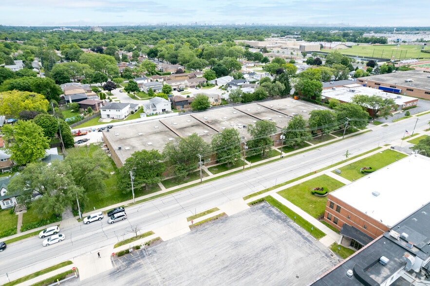More Photos Of 8101-8149 N Austin Ave, Morton Grove Flex For Lease