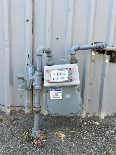 More Photos Of 1019 High St, Oakland Manufacturing For Lease