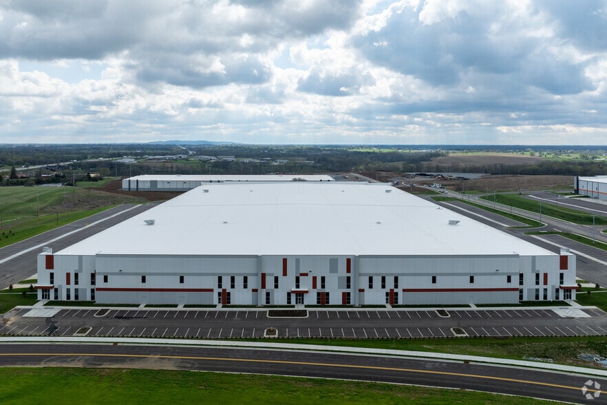 More Photos Of 140 Logistics Dr, Shelbyville Industrial For Lease