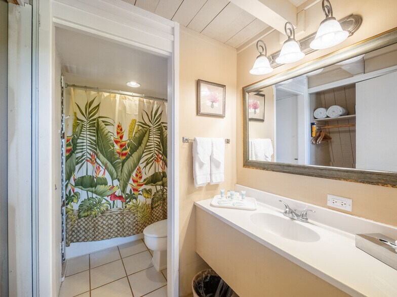 More Photos Of 1300 Kamehameha V Hwy, Kaunakakai Hotel For Sale