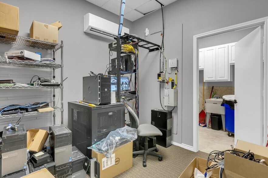 More Photos Of 501 E 7th St, Odessa Office For Sale