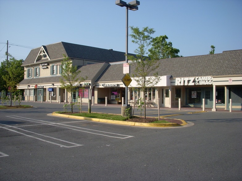 More Photos Of 9812 Falls Rd, Potomac Freestanding For Lease