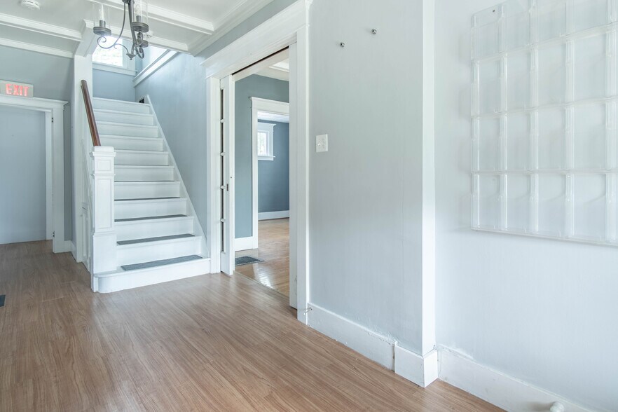 More Photos Of 1104 Washington St, Watertown Office For Sale