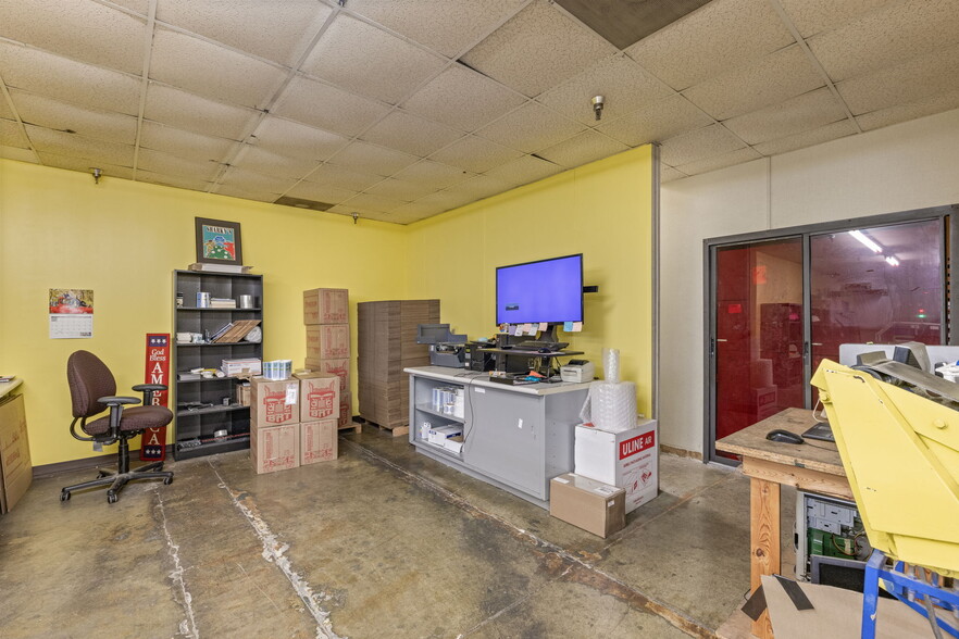 More Photos Of 6580 E Skelly Dr, Tulsa Manufacturing For Sale