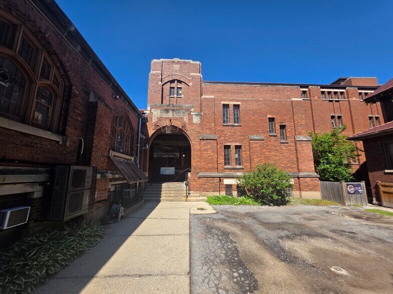 More Photos Of 5944 N Magnolia Ave, Chicago Specialty For Sale